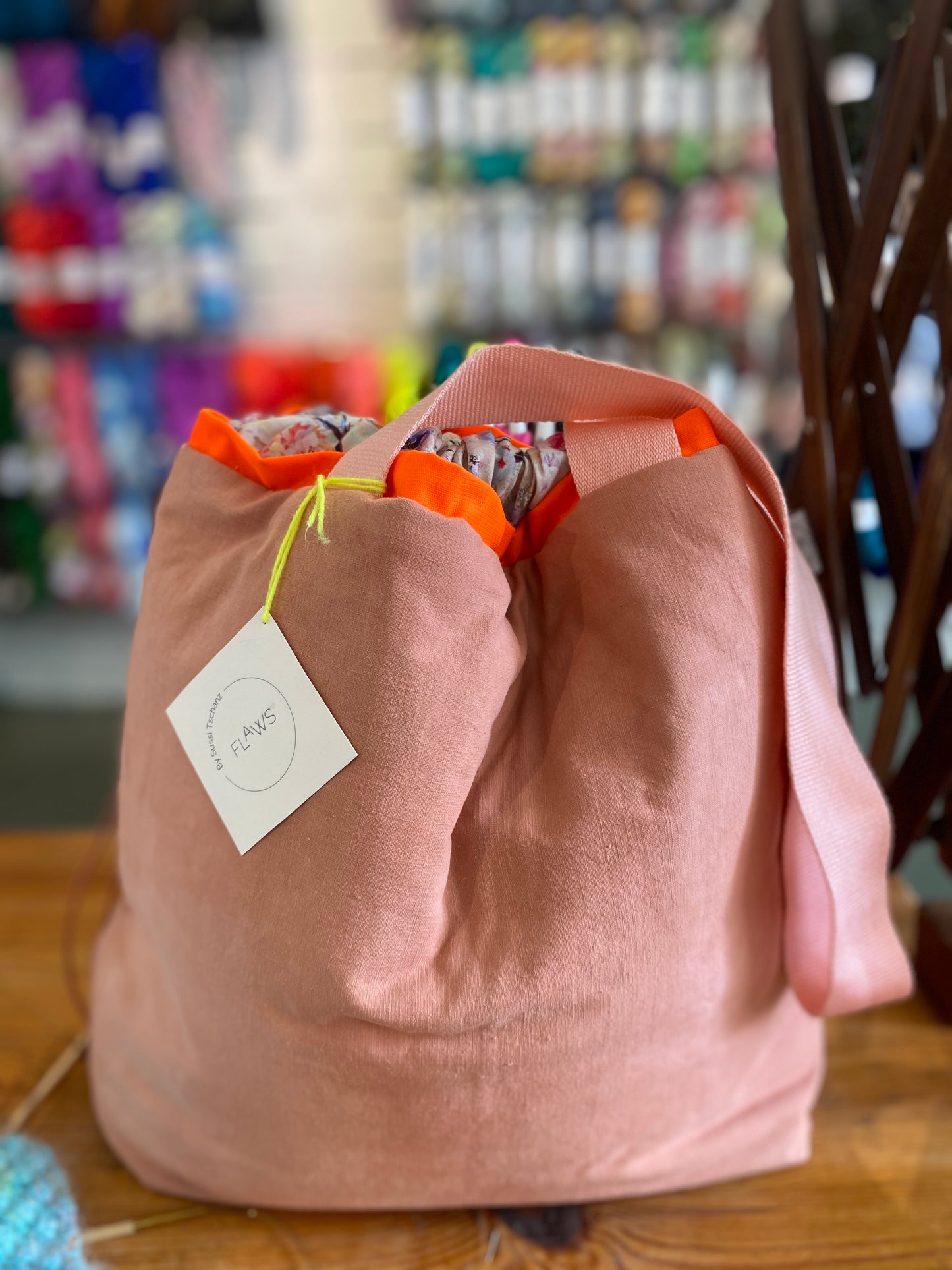 FLAWS Project Bag // Pudderfarvet m. blomsterdetalje